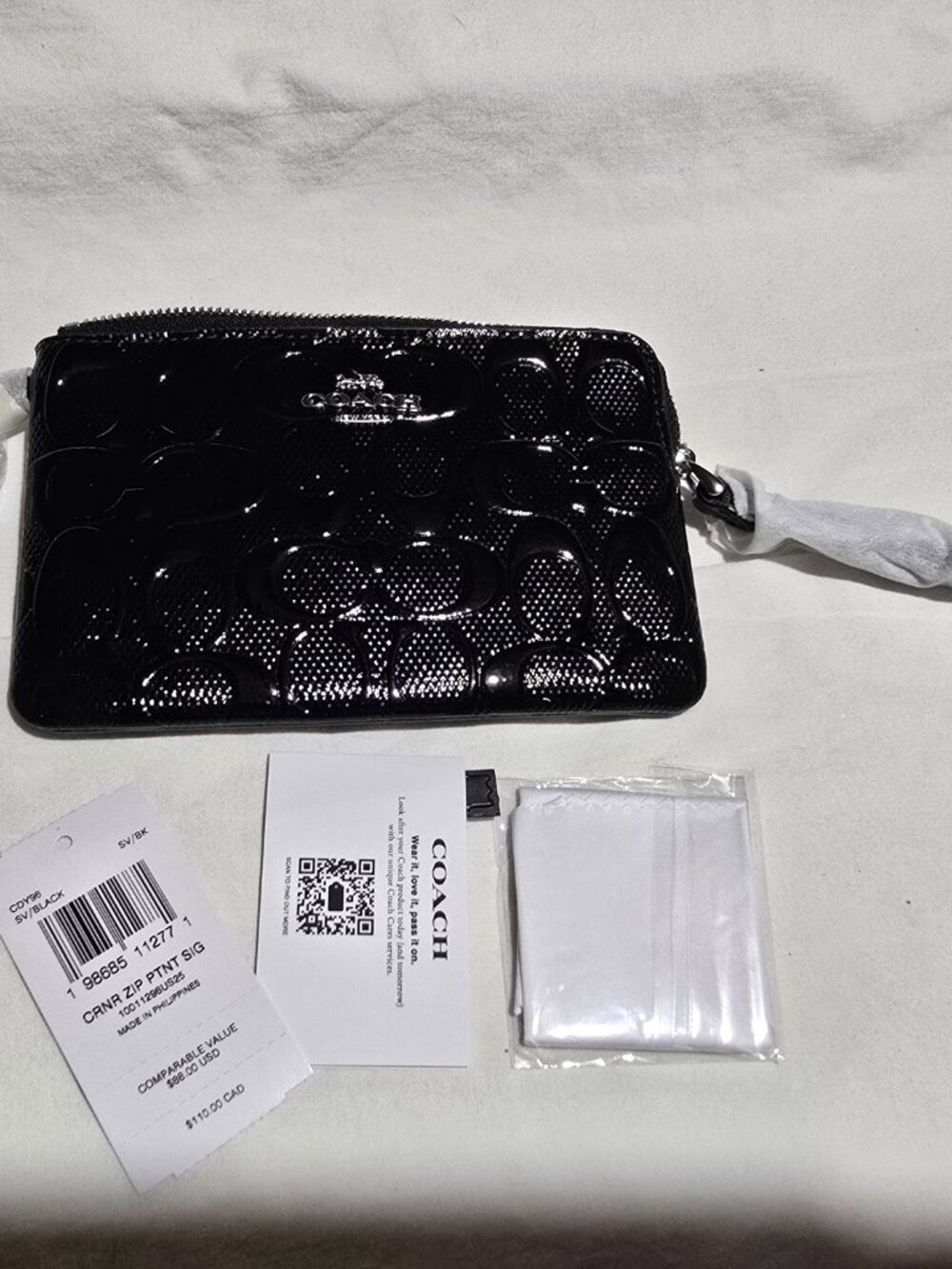 Coach NWT Black Patent Signature C Wristlet Zip Wallet w/ Rainbow Heart Charm